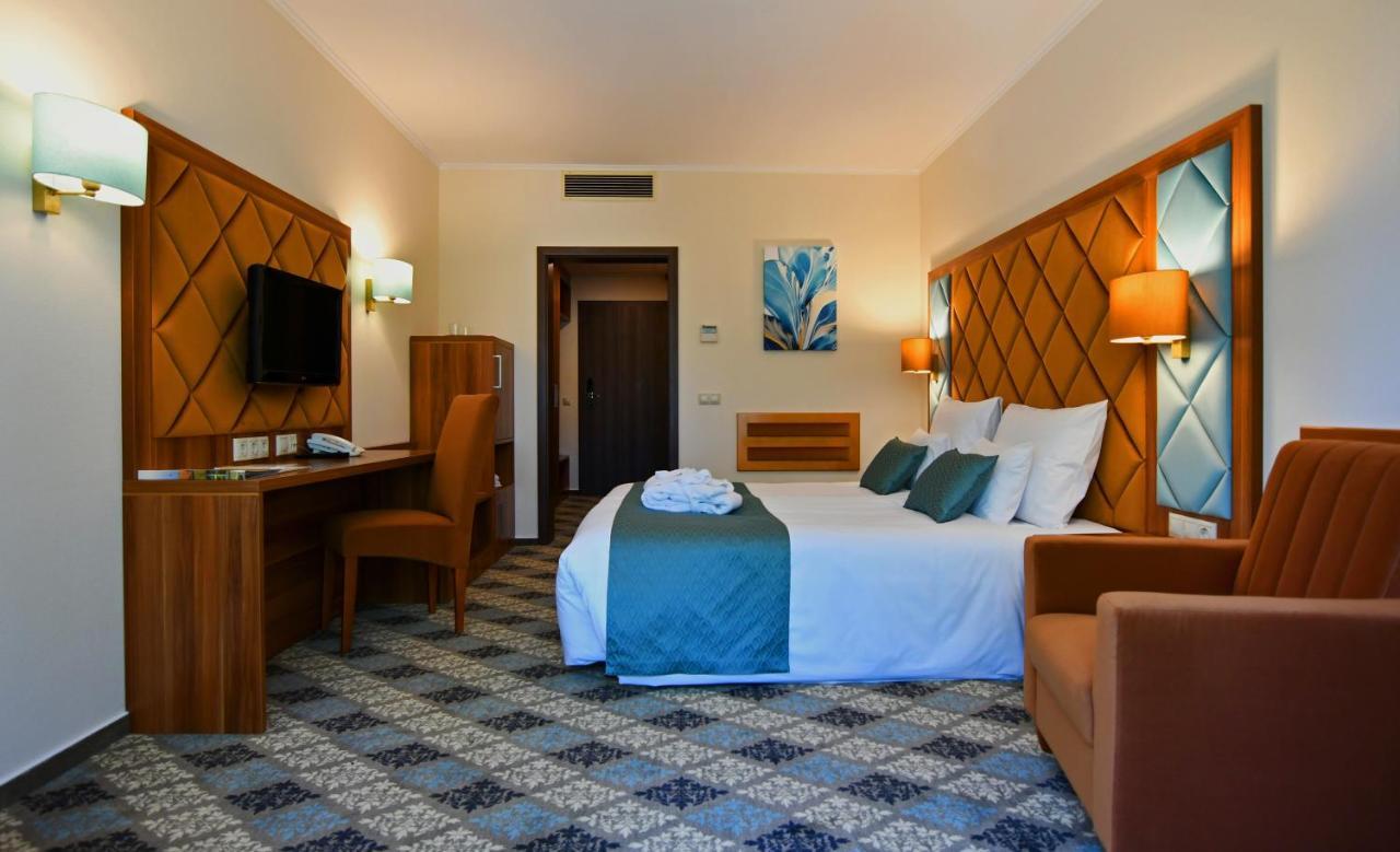 Wellness Hotel Gyula Exterior foto