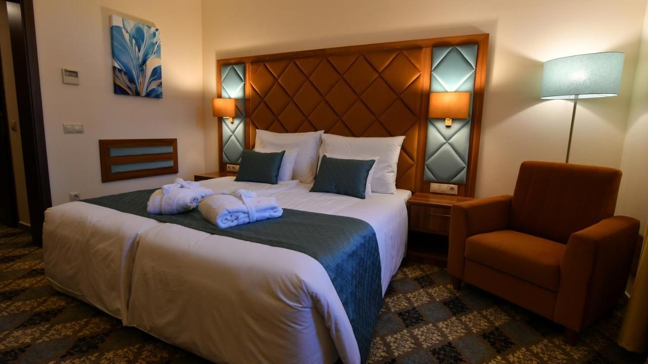 Wellness Hotel Gyula Exterior foto