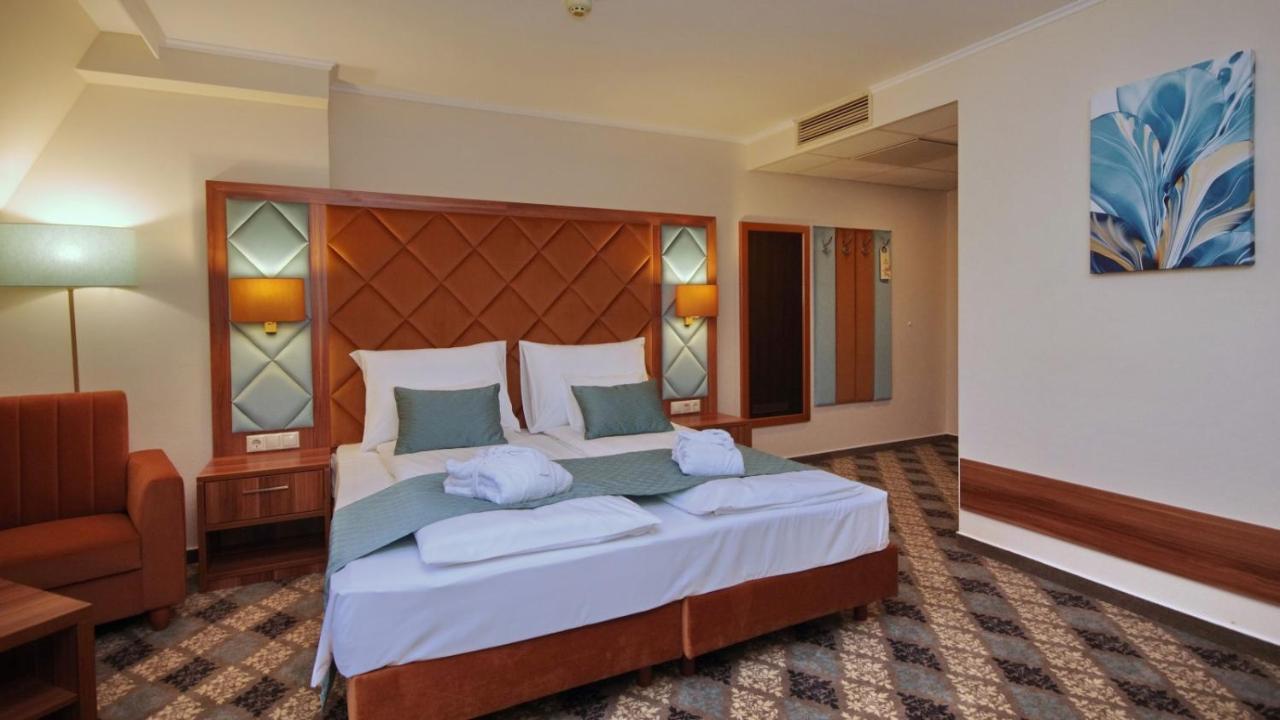 Wellness Hotel Gyula Exterior foto