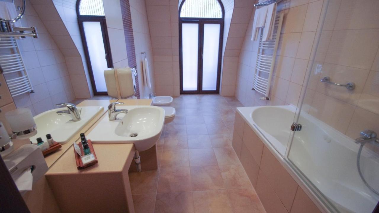 Wellness Hotel Gyula Exterior foto