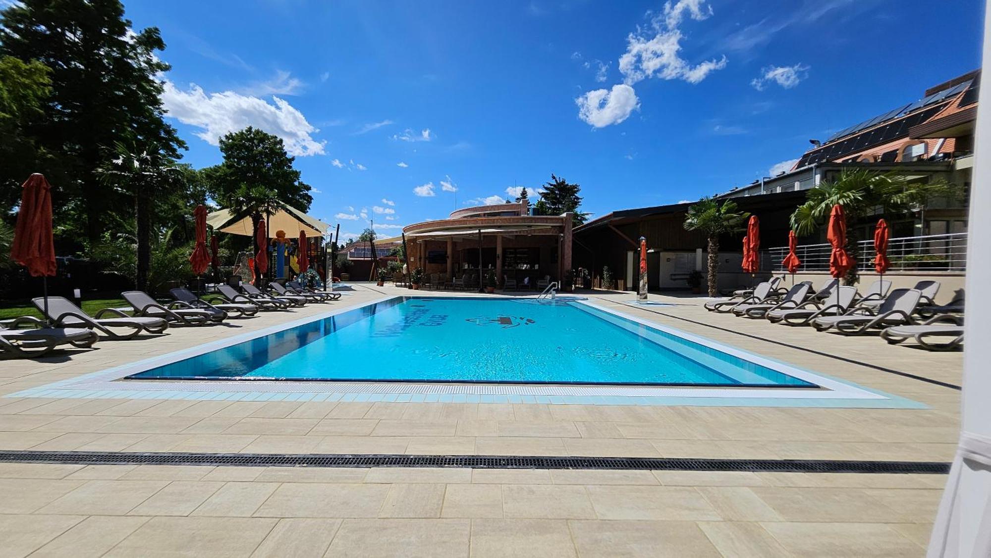 Wellness Hotel Gyula Exterior foto