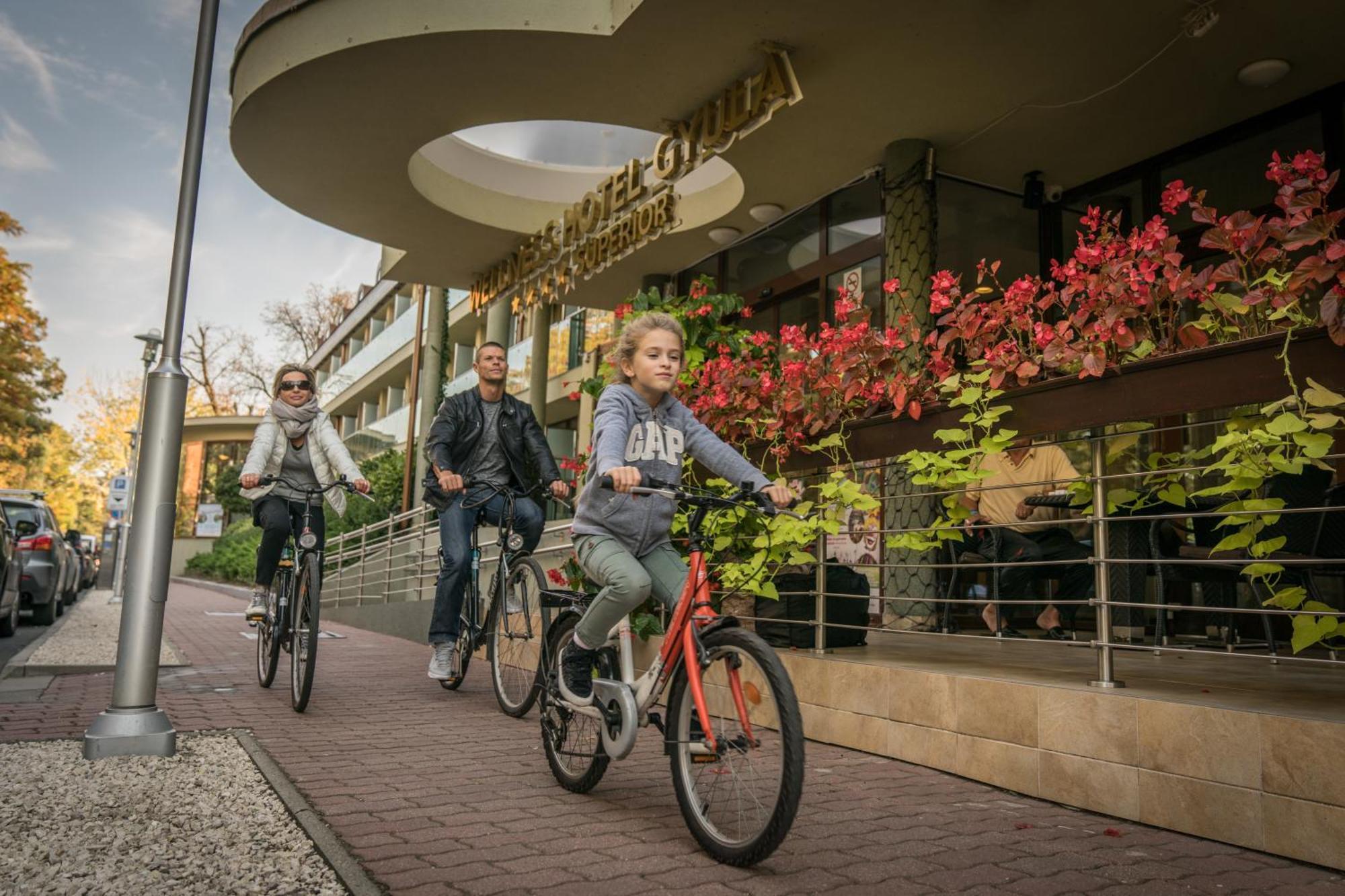 Wellness Hotel Gyula Exterior foto