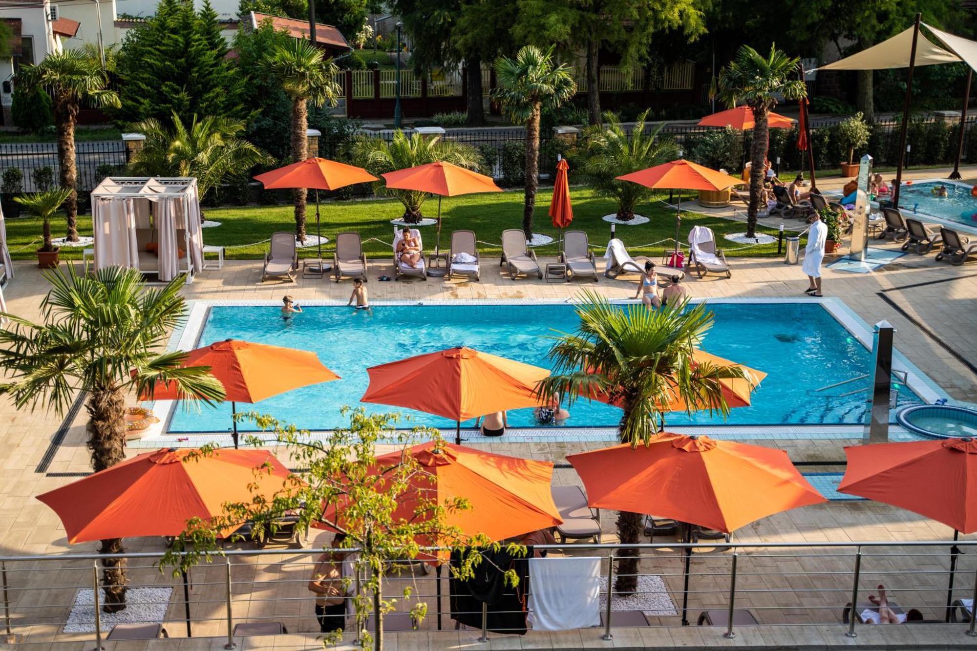 Wellness Hotel Gyula Exterior foto